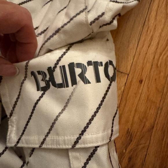 Burton white  Striped ski or snowboard Pants size S wine in great condition - Picture 3 of 9